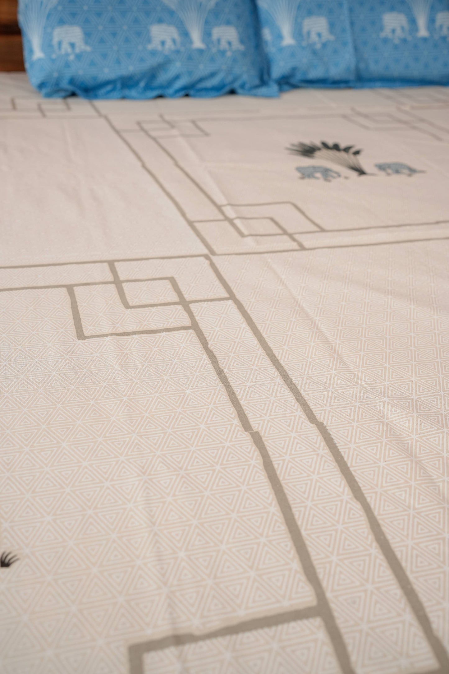 Palm Tree Motif Cotton Bedsheet (Cream)