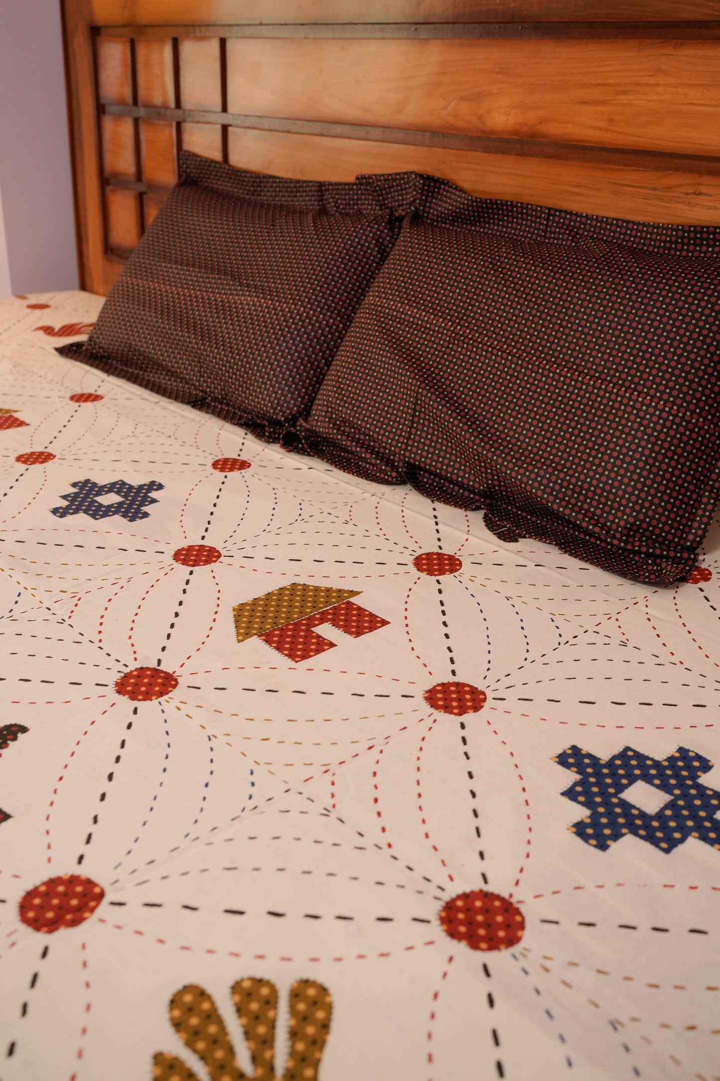 Gujri patch Cotton Bedsheet (Off White)