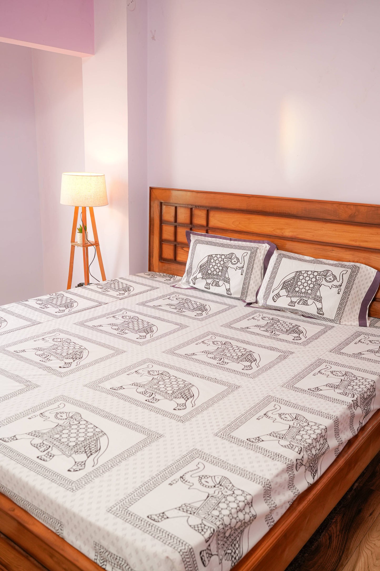 Elephant Print Cotton Bedsheet (White)