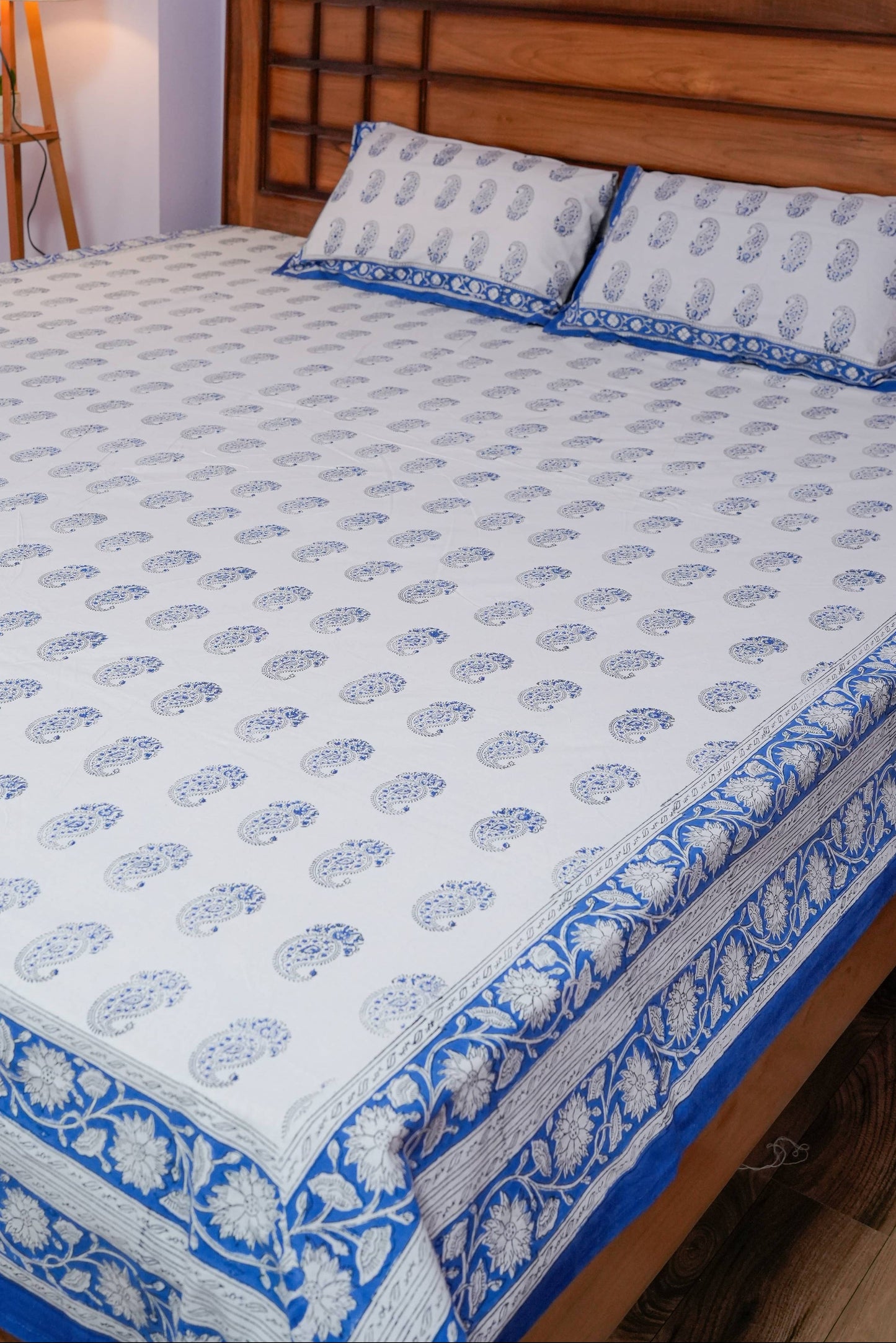 Paisley Print Hand Block Cotton Bedsheet (White)