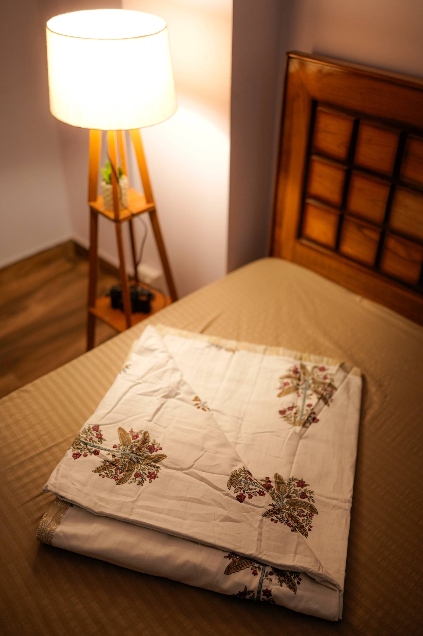 White Base Pink Floral Reversible Cotton Dohar (AC Blanket)